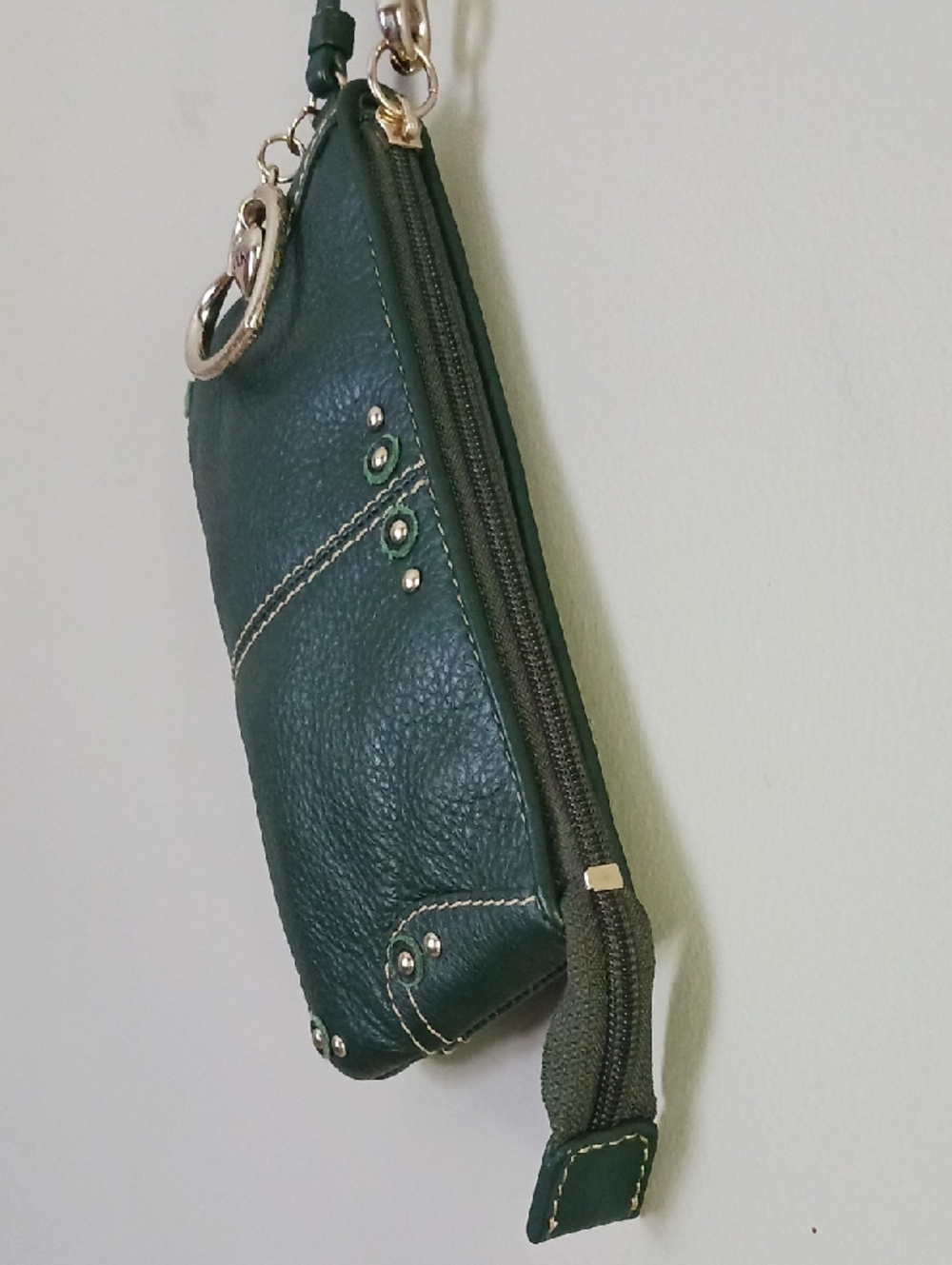 The Sak Green Leather Wristlet With Logo Charm - Picture 4 of 12